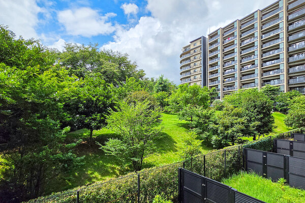 眺望：マンション内の緑を感じる眺望