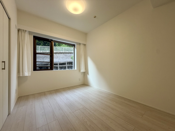 洋室２：家具の配置がしやすいお部屋です。