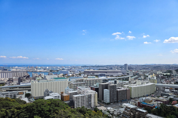 眺望：南東側に根岸湾を含む抜け感のある眺望をお楽しみいただけます。