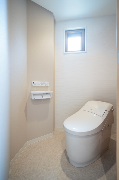 ２階部分　ＬＩＸＩＬ社製プレアス採用、トイレ部分に窓あり