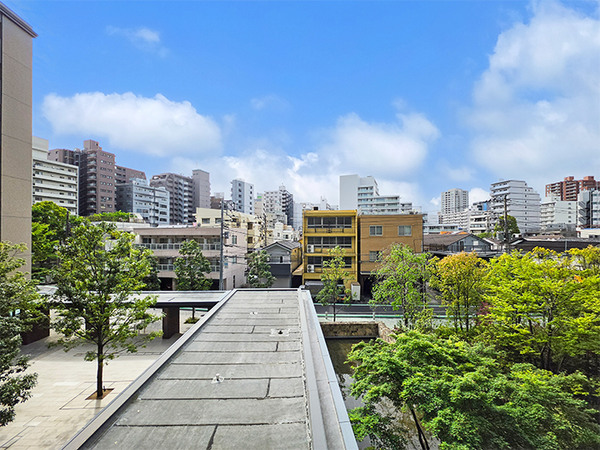 住戸真下がエントランスとなっております。