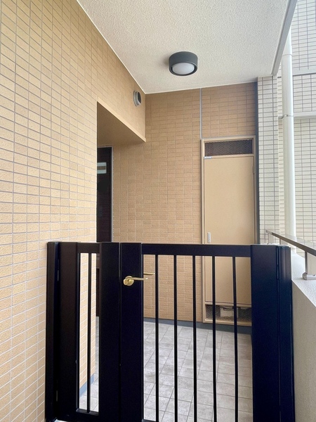 各住戸ポーチ付きです。