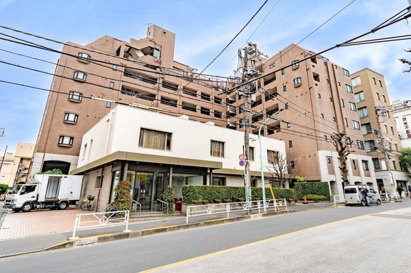 【外観】代官山町アドレス／恵比寿・渋谷も徒歩圏で静謐×利便性の両立した立地に佇むレジデンス。