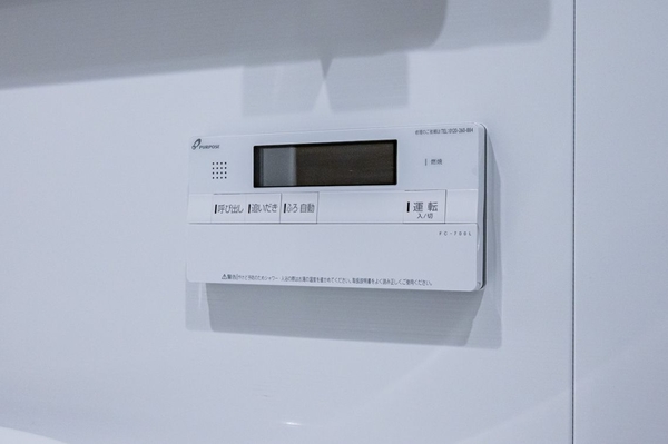 【フルオートバス】スイッチひとつでお湯張りから保温・追い炊きを自動で行います。