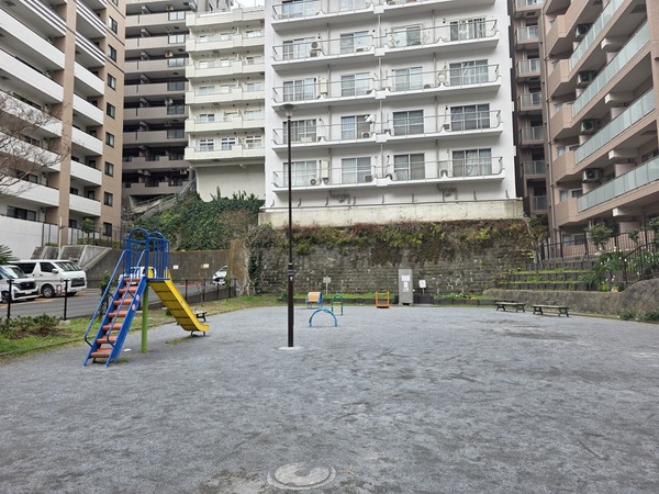 【周辺環境】鶴屋町公園まで７０ｍ