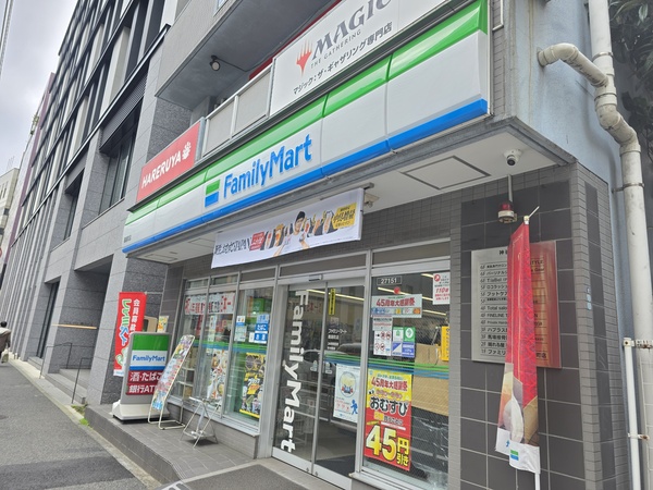 【周辺環境】ファミリーマート鶴屋町店まで１８０ｍ