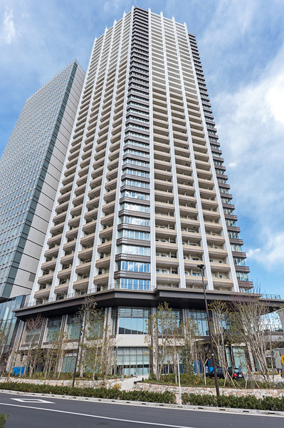 【外観】目黒駅前、花房山の高台に佇む地上４０階＆３８階建て免震ツインタワーレジデンス。