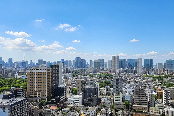 【バルコニーからの眺望】晴天時にはバルコニーから東京タワー・東京スカイツリーが望めます。