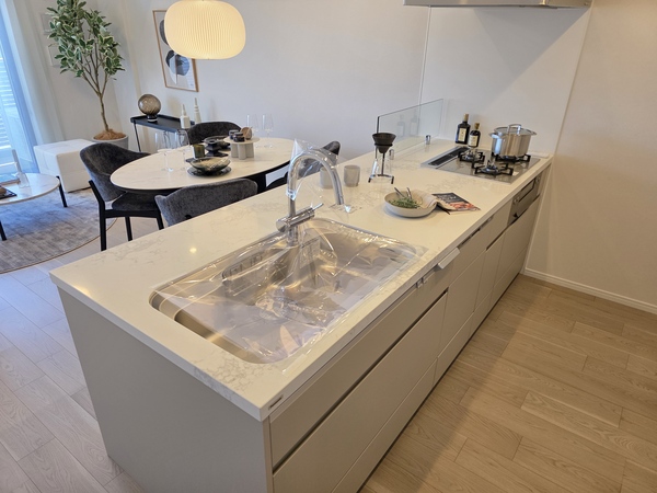 作業スペースが広く使い勝手の良いキッチン