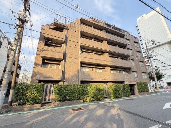 【外観】ＪＲ山手線「目黒」駅徒歩６分など４路線利用可能、タイル貼りの美しい外観