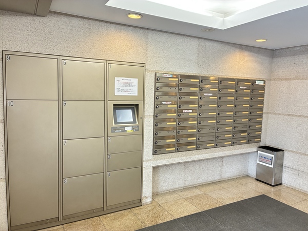 【メールコーナー・宅配ボックス】共用部には不在時にも荷物を受け取ることができる宅配ボックスを完備