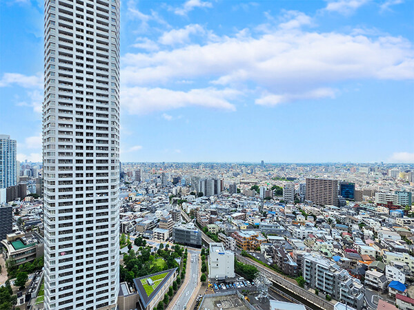 【眺望（南側）】２３階から新宿の街並みを望む、開放的な眺望。