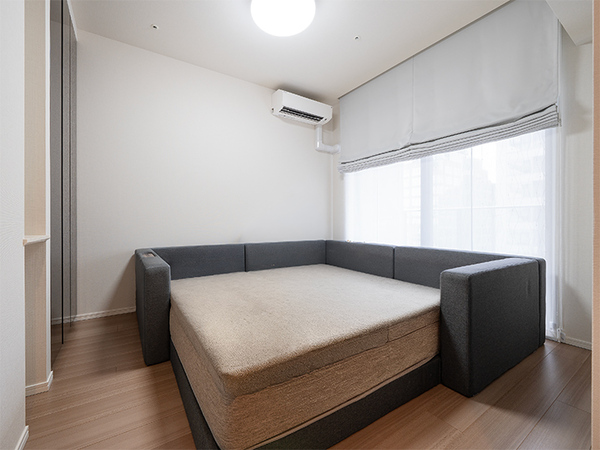 【洋室（約７．０帖）】全部屋が開口部に面し、明るく通気のよい快適な居住環境。