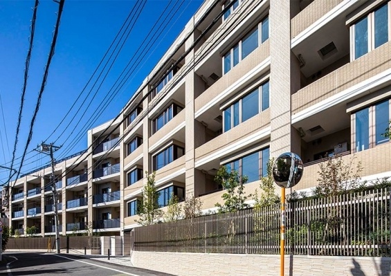 東京メトロ東西線「落合駅」まで徒歩５分、その他徒歩圏で「東中野駅」、「中井駅」が利用可能。