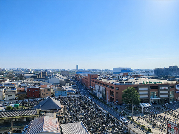 約８５店舗が揃う「ララガーデン川口」が目の前に位置し、日常のお買い物に大変便利な立地です。