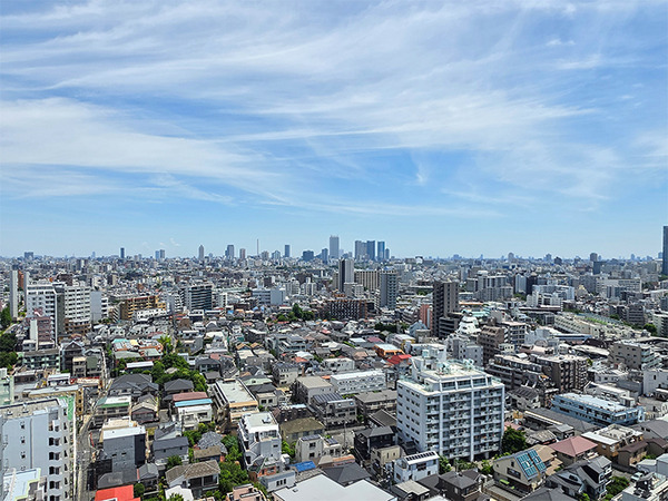 前面には、高い建物もないため眺望良好です。この眺望を独り占めできるのが最大の魅力です！