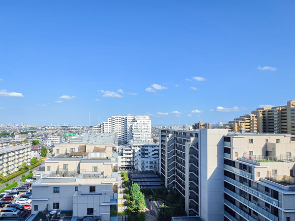 【眺望】 目の前に遮る建物がなく、開放感ある眺望が魅力です。