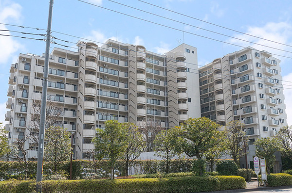 お隣に公園もあり、緑あふれる住宅地となっております。