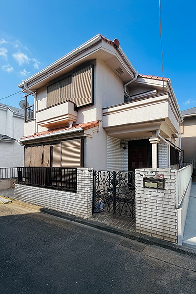 現地土地（２０２６年７月）撮影　〇掲載写真は解体前に撮影したものです。引渡し時は更地となります。