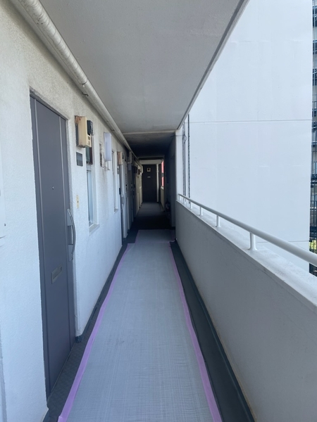 マンション廊下２