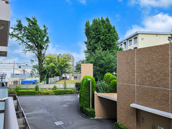 【眺望】前面に圧迫感の少ない２階南東向き住戸