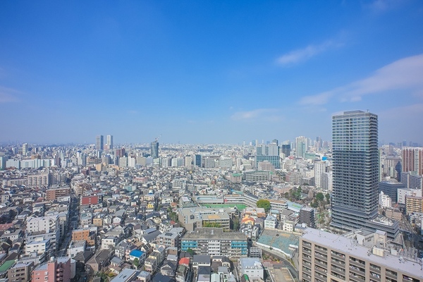 バルコニーからの眺望。地上３９階建てのタワーレジデンスだからこそ実現した開放感！