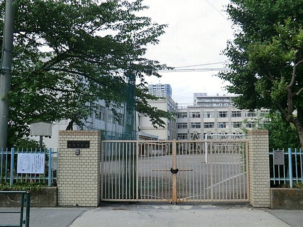 物件から「品川区立東海中学校」まで約５２０ｍ、徒歩７分。