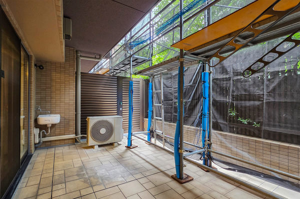 ２１．４５平米の専用テラス。スロップシンクで汚れたものを洗い、そのままテラスに干すことができます。