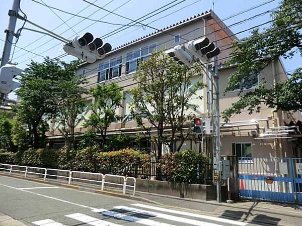 物件から「品川区立鈴ヶ森小学校」まで約５２０ｍ、徒歩７分の距離。