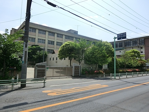 物件から「大田区立大森第十中学校」まで約１２９０ｍ、徒歩１７分の距離。