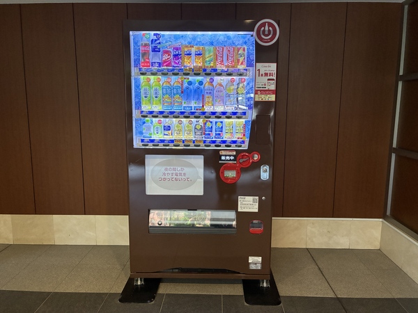エントランスに設置されている自動販売機