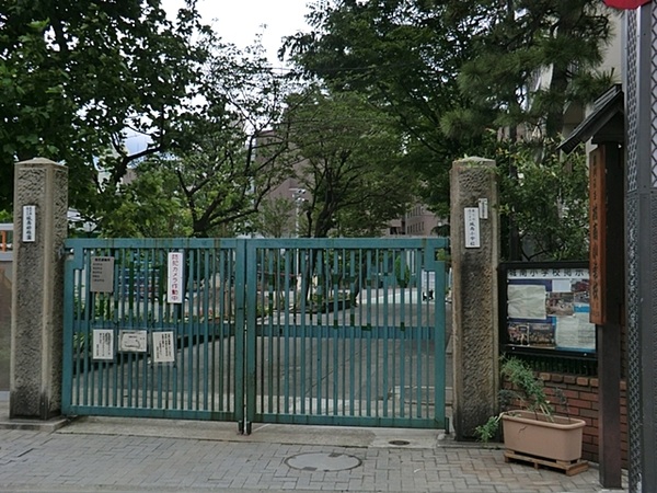 物件から「品川区立城南小学校」まで約９２０ｍ、徒歩１２分。