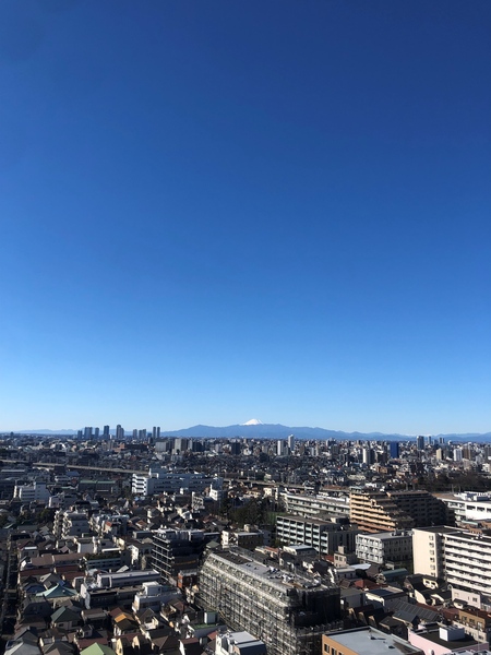 西側の眺望。天気の良い日には富士山を臨むことが出来ます。（２０２２年１月頃撮影）