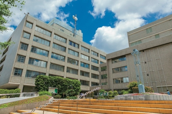 物件から「品川区役所」まで約２６０ｍ、徒歩４分の距離。