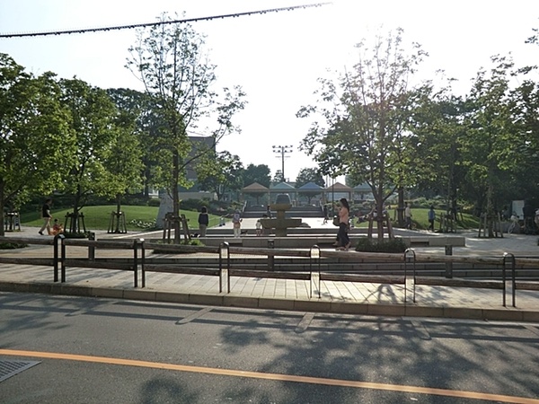 物件から「しながわ中央公園」まで約２８０ｍ、徒歩４分の距離。