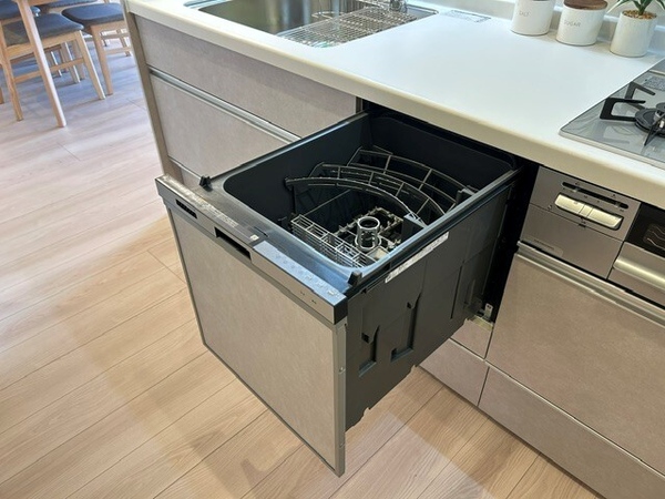家事の時間を短縮してくれるビルトイン型食器洗浄乾燥機。