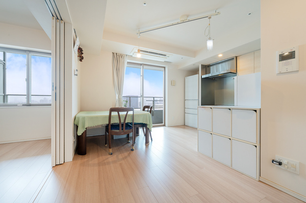 リビングはＴＥＳ温水式床暖房を採用しており、足元から部屋全体をやさしく温めます。