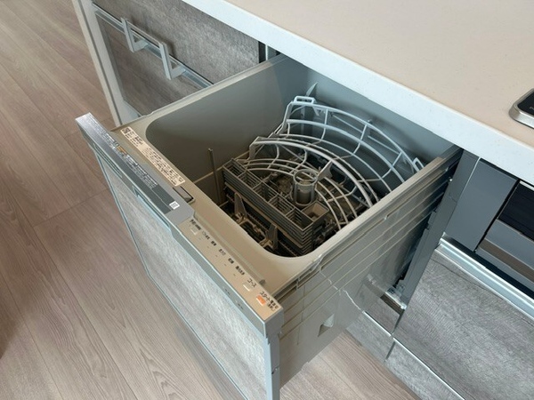 家事の時間を短縮してくれるビルトイン型食器洗浄乾燥機。