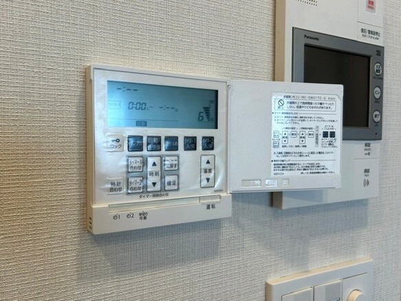 リビング・ダイニングには温水床暖房を設置しており、足元から部屋全体をやさしく温めます。