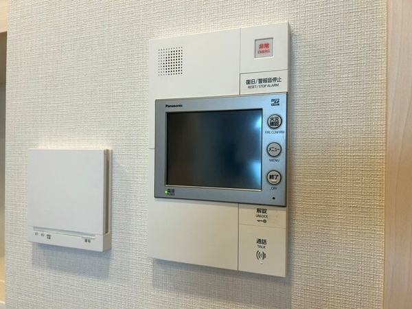来訪者と対面せずに対応でき、対応したくないセールスを断りやすく、子どもに留守番をさせるときも安心。