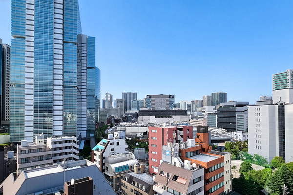 品川インターシティ方面の眺望。晴れた日には青空が広がり、すっきりとした気分にさせてくれます。