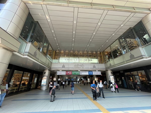 物件から「アトレ品川」まで約７４０ｍ、徒歩１０分の距離です。