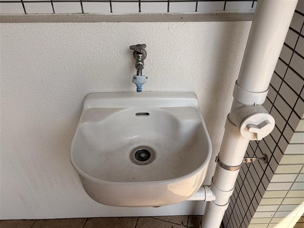 テラスには水栓がついており、水道が利用できます。