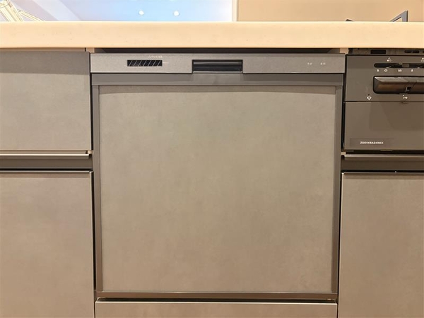 食器洗浄乾燥機付きのキッチン