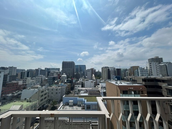 １０階・南東角向き住戸ならではの見晴らしの良い眺望が魅力です。