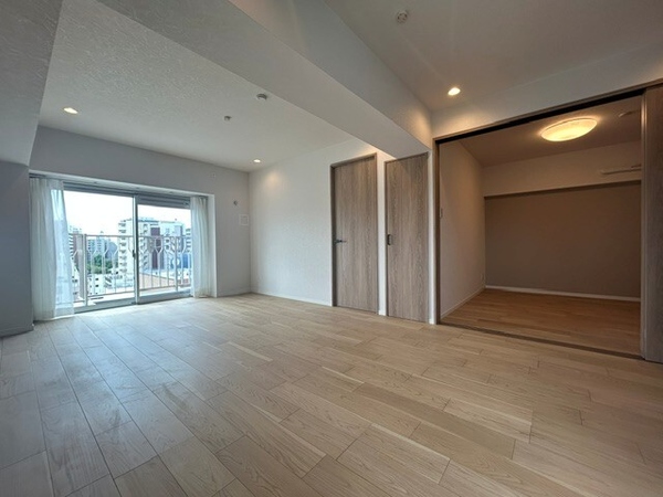 リビングに隣接した洋室は閉じれば独立した部屋となり、臨機応変に使えるのがポイント！