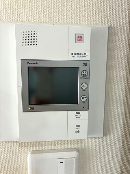 受話器なしで使いやすいモニター付インターホン。