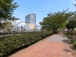 物件から「東品川海上公園」まで約８００ｍ、徒歩１０分の距離です。