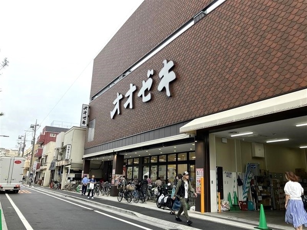 物件から「オオゼキ戸越六丁目店」まで約３７０ｍ、徒歩５分の距離。