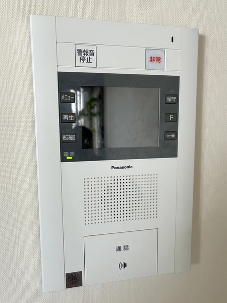 ハンズフリー通話や録音機能に加え、火災などの緊急事態もお知らせするセンター連動などを搭載しています。